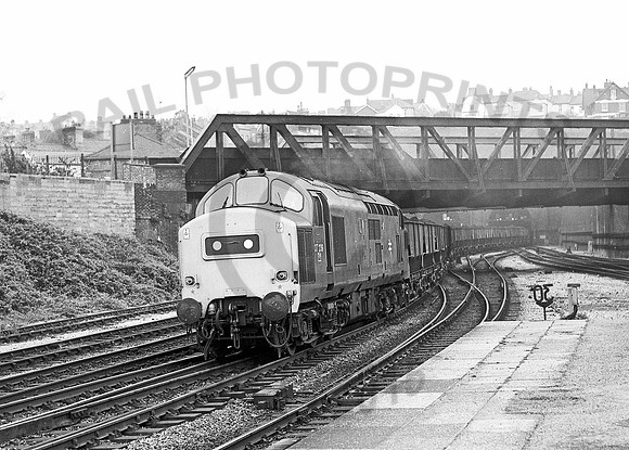 37239-Newport-250480-JC042
