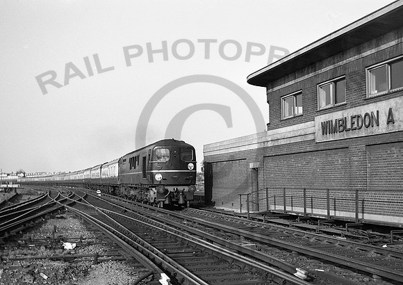10201-Y-Wimbledon-0452-JAMV3
