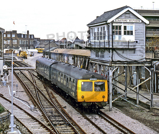 Class 105 53365-54133-Stratford-Low-Level-010585 GE