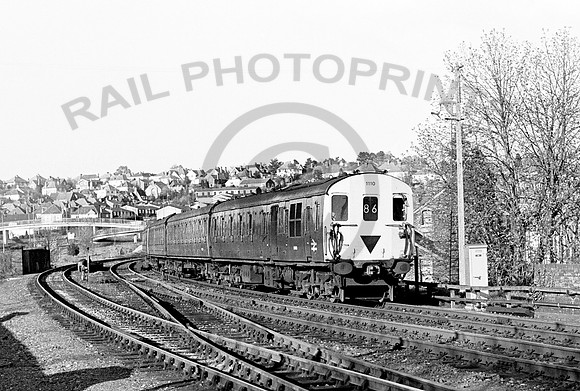 Class205-Y-1110-Salisbury-300478-JC2
