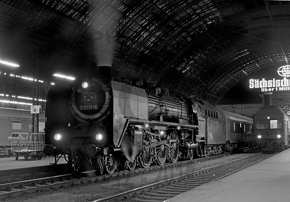 01-2137-Y-Dresden-150577-JC920