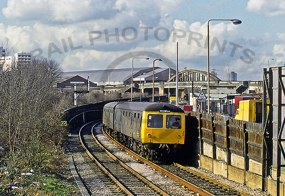 Class 105 53361-54416-Connaught tunnel 050385 GE105