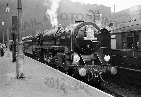70037-Y-LiverpoolStreet-240555-HB708