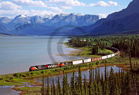CN 5710 Swan Landing 190601 JC