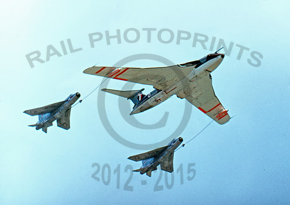 Victor refuelling Lightnings 1965 AHB989