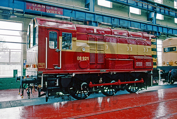 08921 Crewe Works 160896 HB034