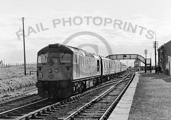 26041-Y-Georgemas-080582-JC010