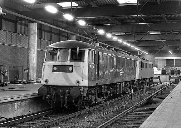 81018-Y-Euston-100379-JC814