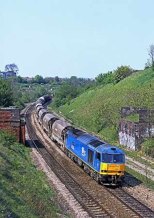 60006-Y-NarrowaysBristol-050500-JC086