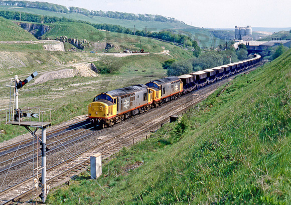 37677-Y-PeakForest-0489-CW773