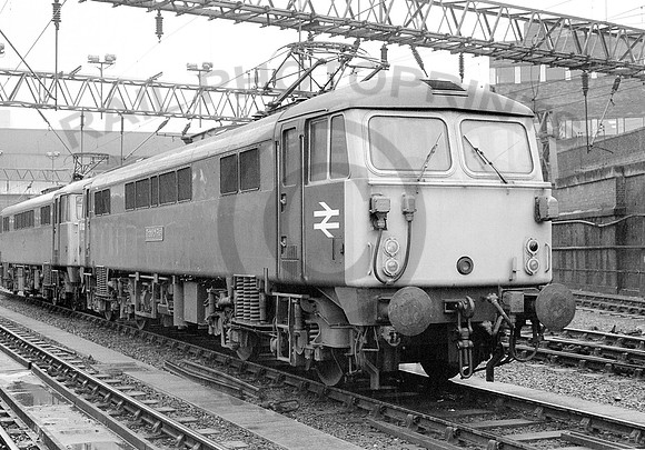 87033-Y-Euston-150379-HB750