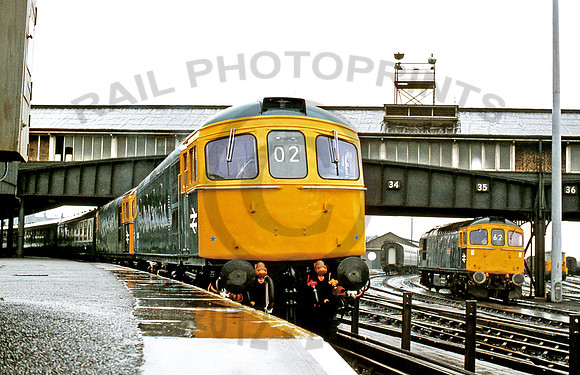 33043- &-33058-Clapham-Jn-230381-GE2758-1