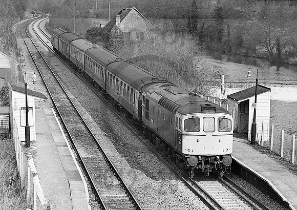 33024-Y-Avoncliff-020484-HB500