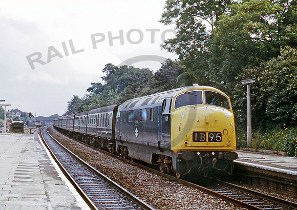 826-Y-EalingBroadway-0671-RPC989