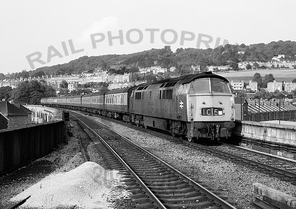 D1032-Y-BathSpa-150669-HB706