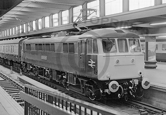 86245-Y-Euston-100584-HB611