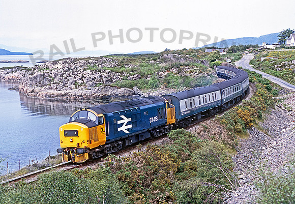 37418-Y-Kyle-260686-RP335