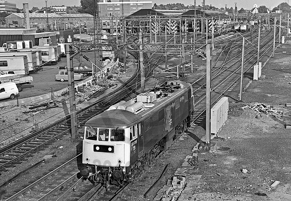 83015-Y-Willesden-240880-RPC013