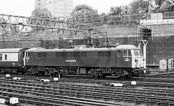 87022-Y-Euston-300678-JC