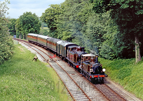 672-Y-HorstedKeynes-040604-JC554