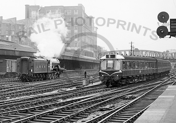 DMU 4472 Paddington  200463  CW332