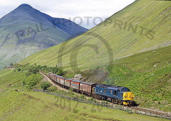 37027-Tyndrum-Summit-140684-JC209