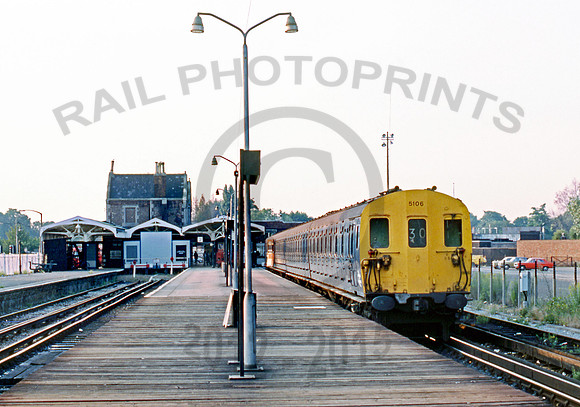 Class 415 5106 Hampton Court 0775 JV547