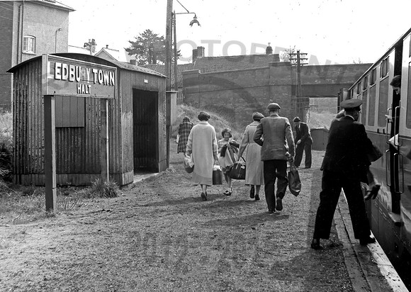 Ledbury Town Halt  040459  EW667
