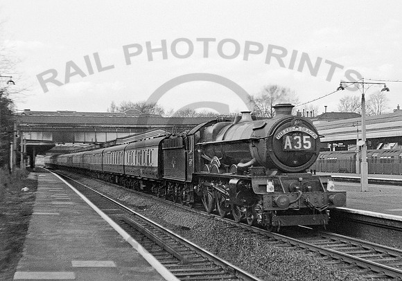 6023-Y-EalingBroadway-270361-RPC336