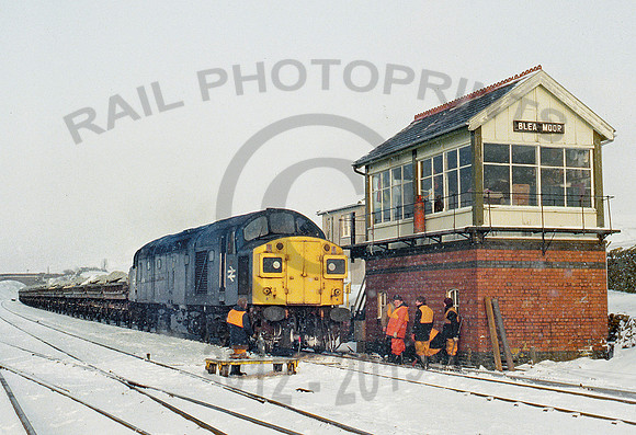 40143-Y-BleaMoor-0283-CW421
