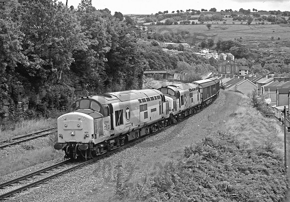 37901 & 37903 Llanhilleth 080998 Bw2
