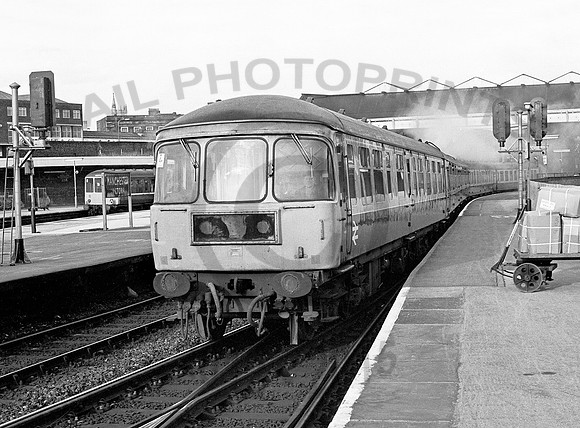 Class124-Y-ManchesterVic-250378-JC