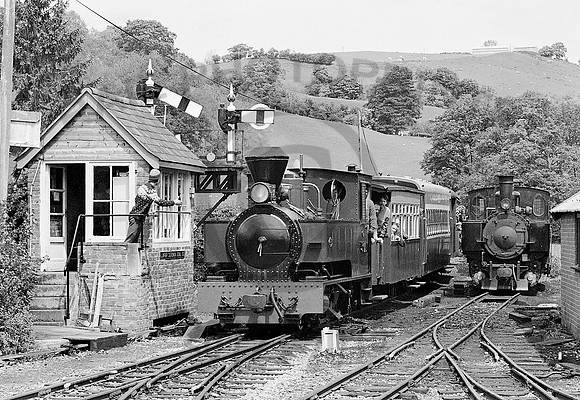 Joan-Y-Llanfair-030684-HB487