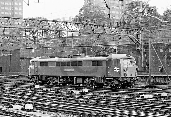 87014-Y-Euston-300678-JC