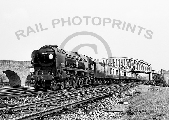 35019 Hampton Court Junction 090864 IT179