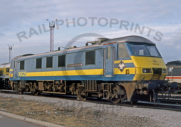 90028-Y-Toton-290898-RPC768