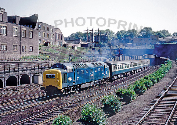 9009-Y-HollowayBank-030670-DCC473