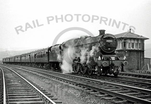 45565-Y-BeattockSummit-0966-BR814