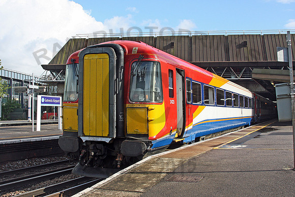 Class442-2423-Gatwick-280409-JC8576