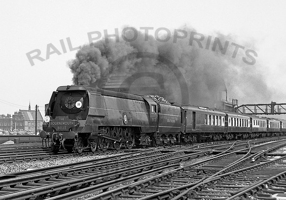 21C13-Y-ClaphamJunction-1948-RPC