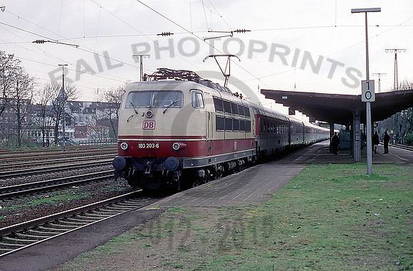 103203-Y-KolnWest-260300-LP9