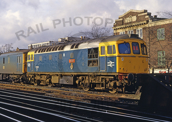 33025-Woking-060282-JC749