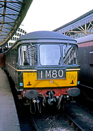 Class 124 York Station 0565 CD124