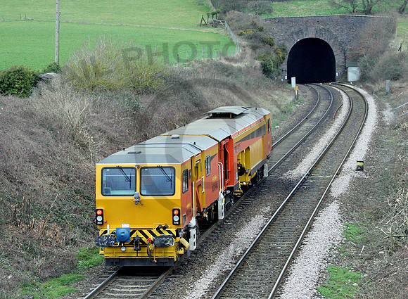 DR73805 Dainton Tunnel 270105 JC