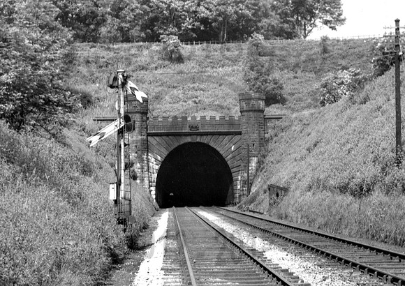 Halton (Sutton) Tunnel 1950 RW889