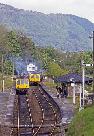 DMU's Llanwryst 300583 JC828