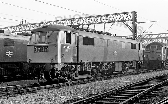 86210-Y-Crewe-271177-JC1