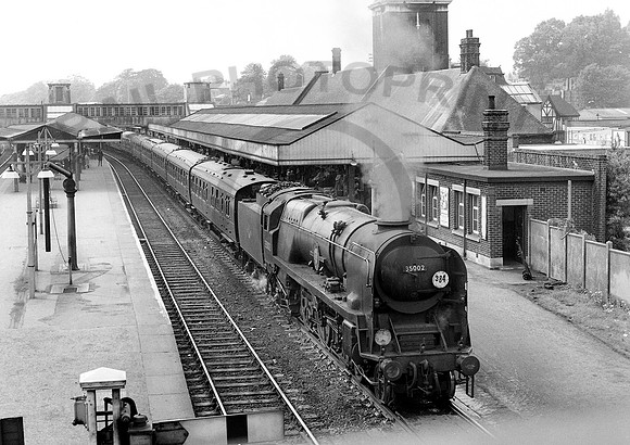 35002-Y-Southampton-0662-RPC394
