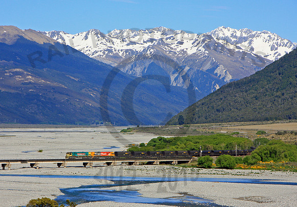 Kiwirail-5270-5304-Y-ArthursPass-091110-JC8176