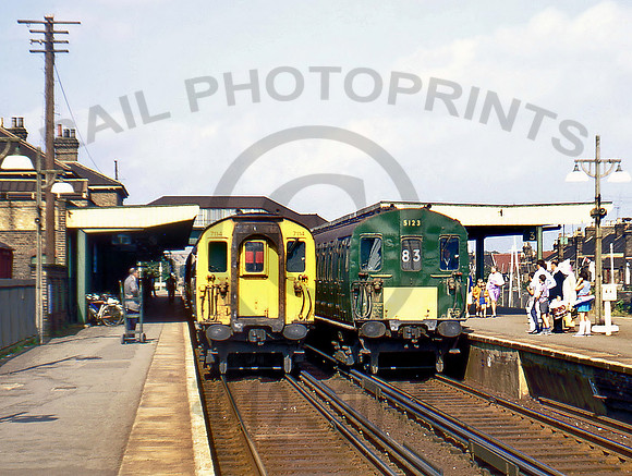4CEP (Class 411)  7114 & 4EPB (Class 415) 5123 Sittingbourne Stn 7-1969 CED114